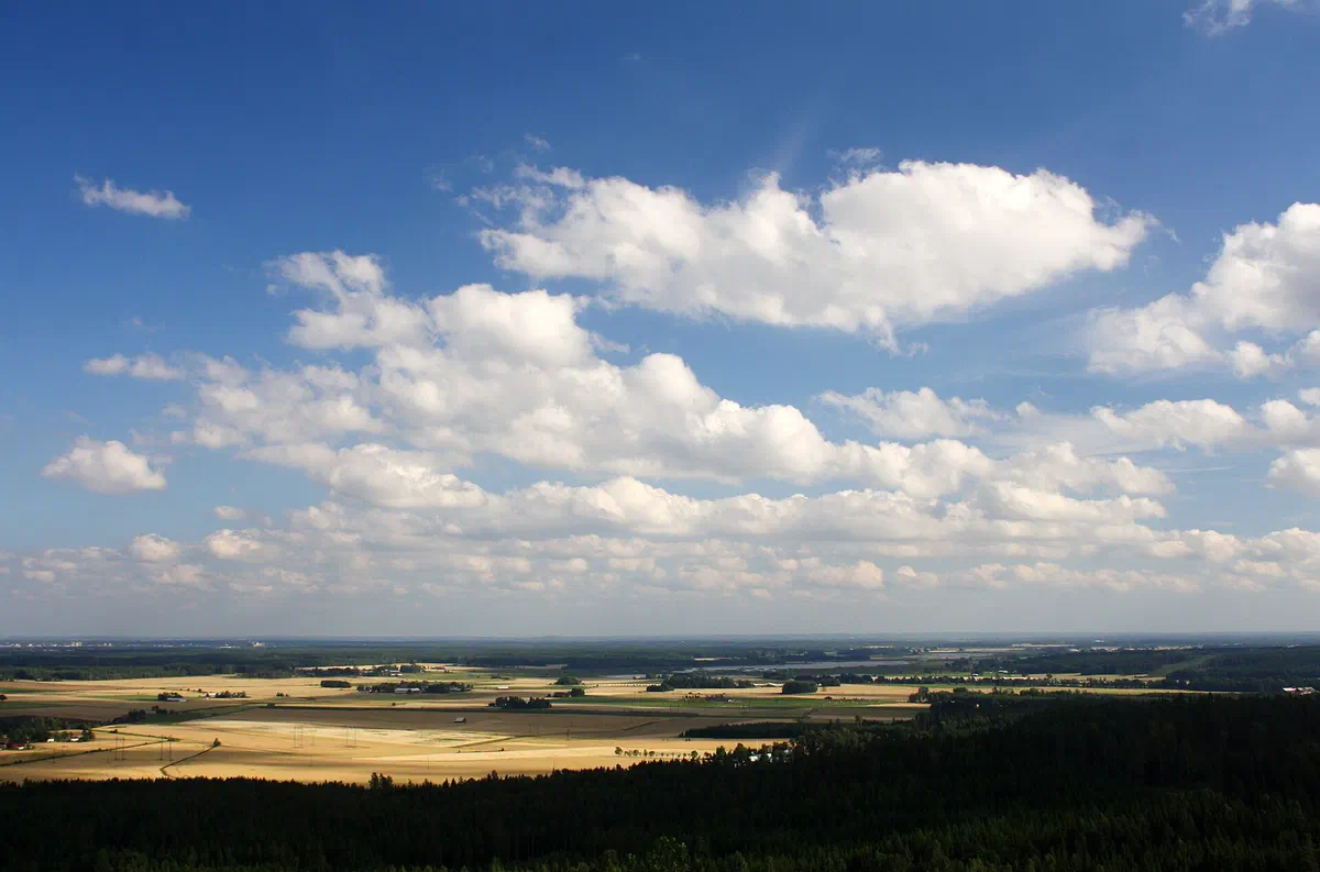 Utsikt från Ullaviklint i Kilsbergen över Närkeslätten.